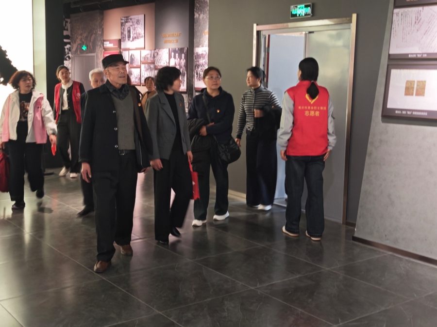 清明祭英烈 志愿践初心——我校51名志愿者赴烈士陵园开展清明志愿服务